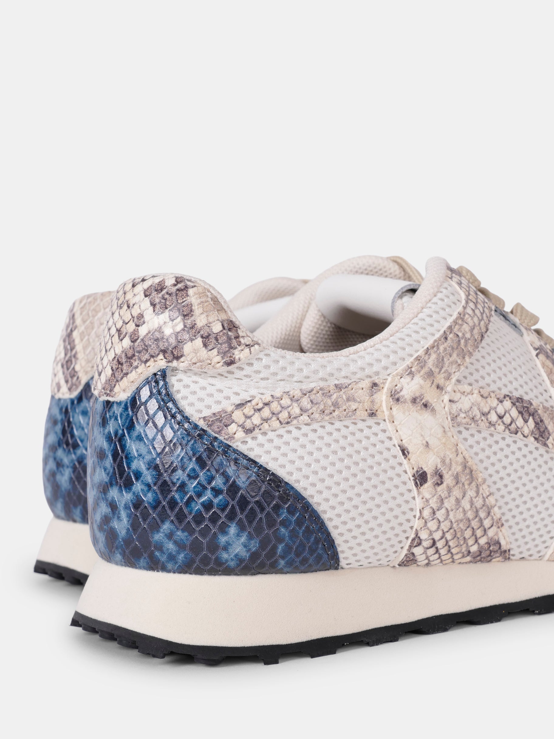Olivia Blue / Off-white