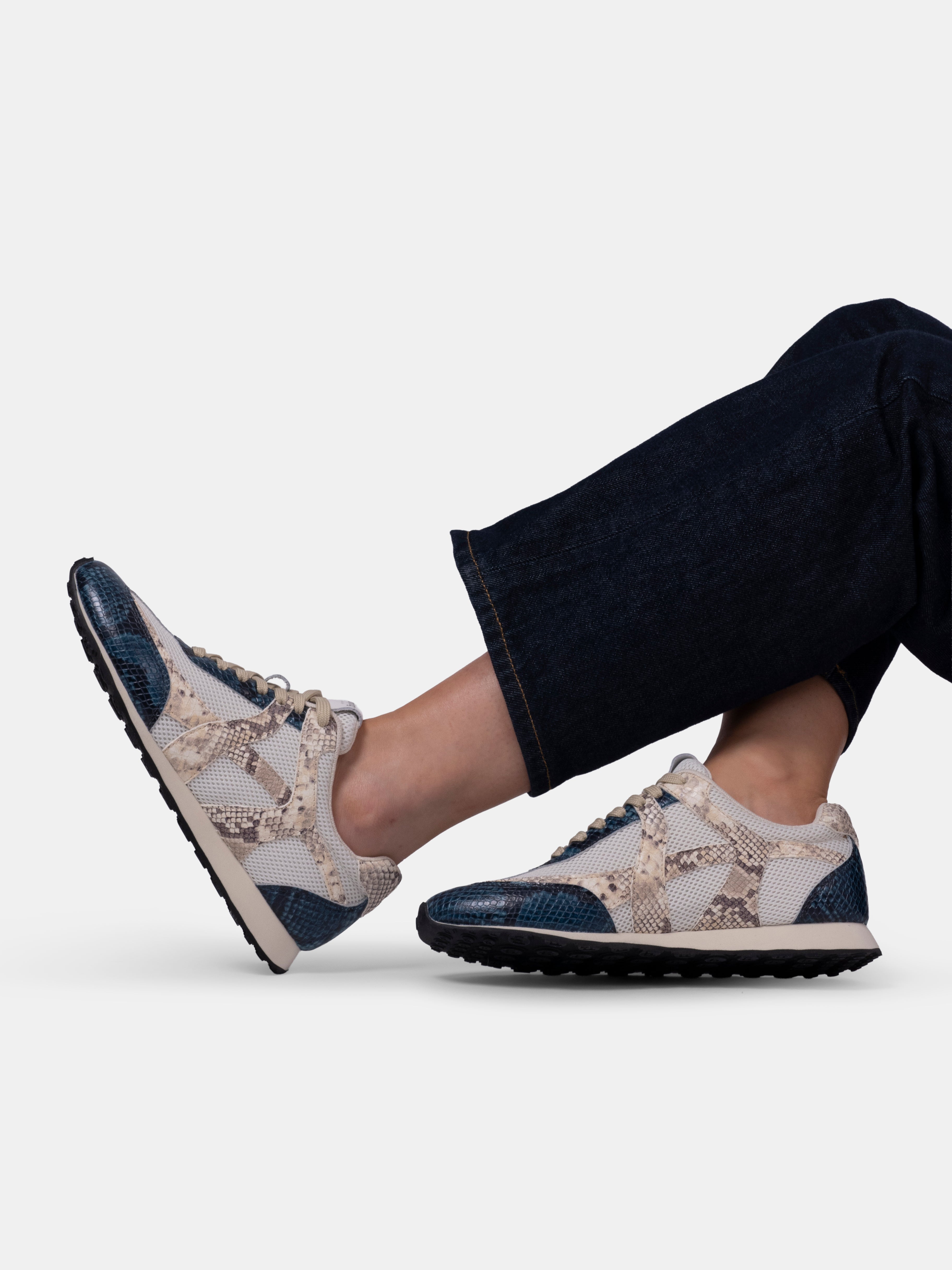 Olivia Blue / Off-white