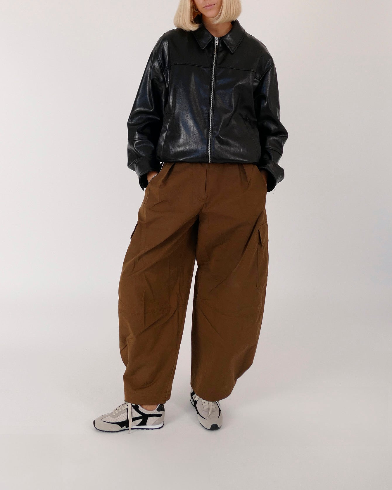 Olivia Offwhite / Black